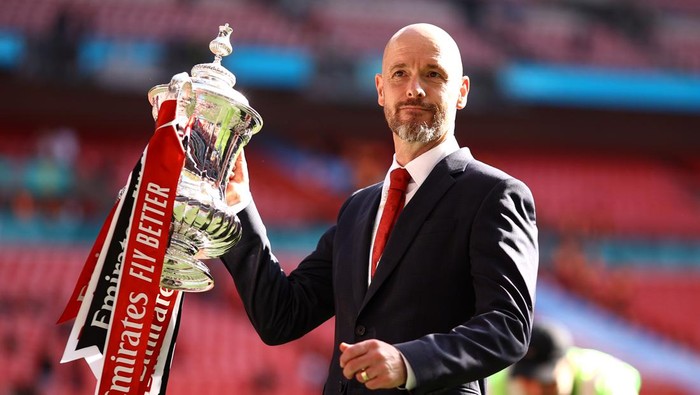 Erik ten Hag bawa MU juara Piala FA. (Foto: The FA via Getty Images/Ben Hoskins - The FA)