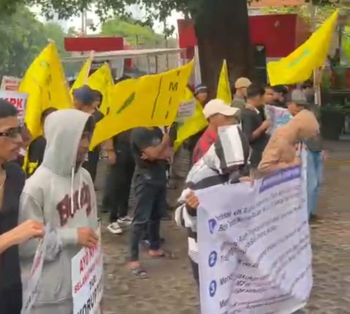 Bawa Spanduk, PMII Kaltim Tuntut Gubernur Bertanggung Jawab atas Dana Karbon