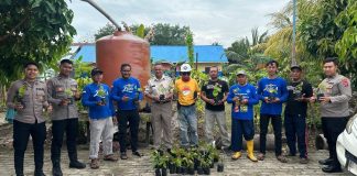 Bersama Masyarakat, Dit Binmas Polda Kaltim Perkuat Ketahanan Pangan melalui Uwi Ungu